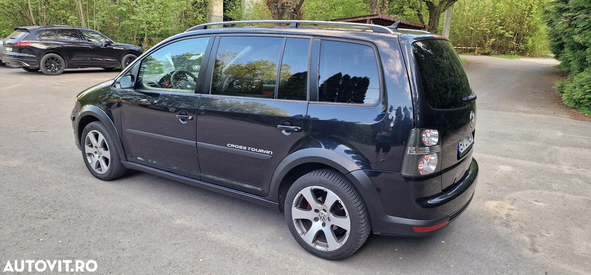 Volkswagen Touran 2.0 TDI DPF DSG Cross - 3