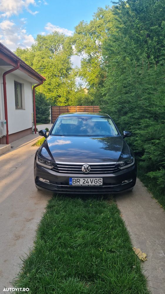 Volkswagen Passat - 1