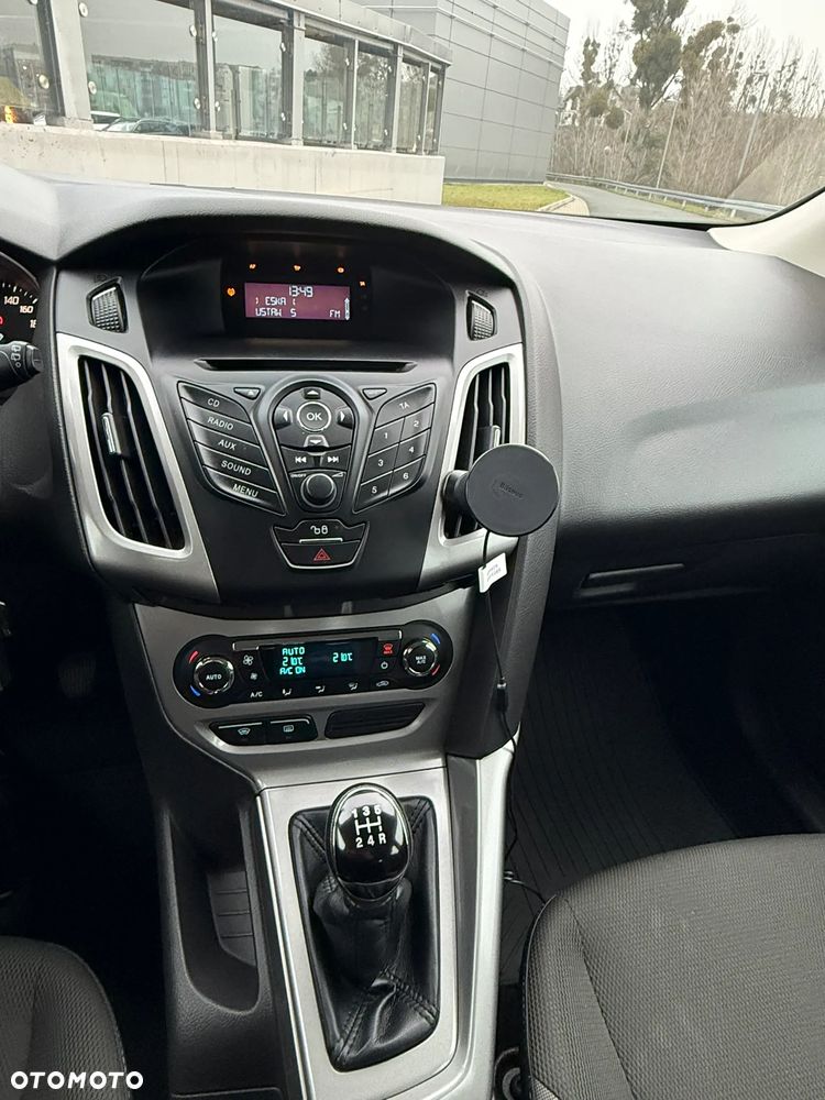 Ford Focus 1.6 Ambiente - 11