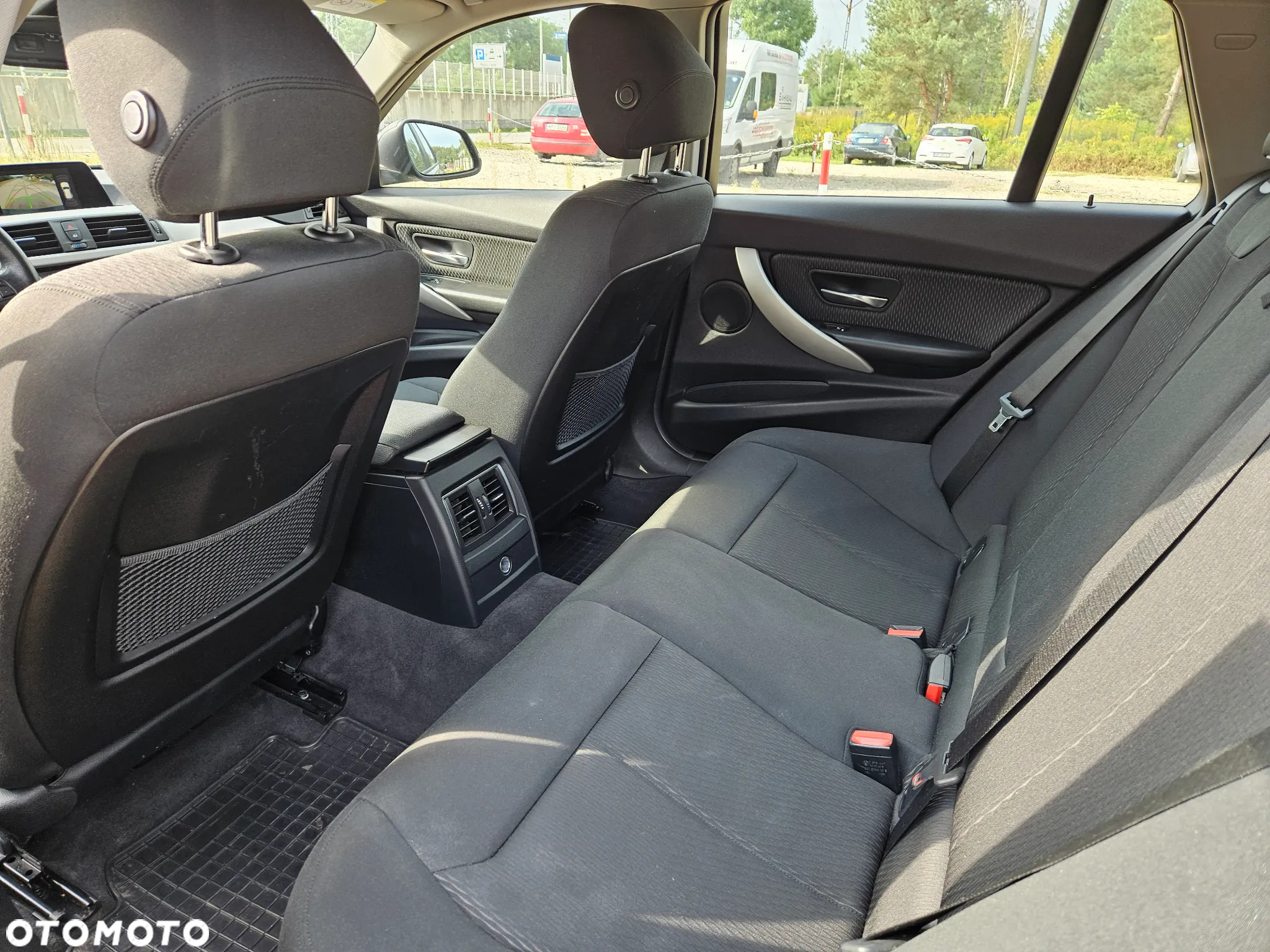 BMW Seria 3 330d xDrive - 13