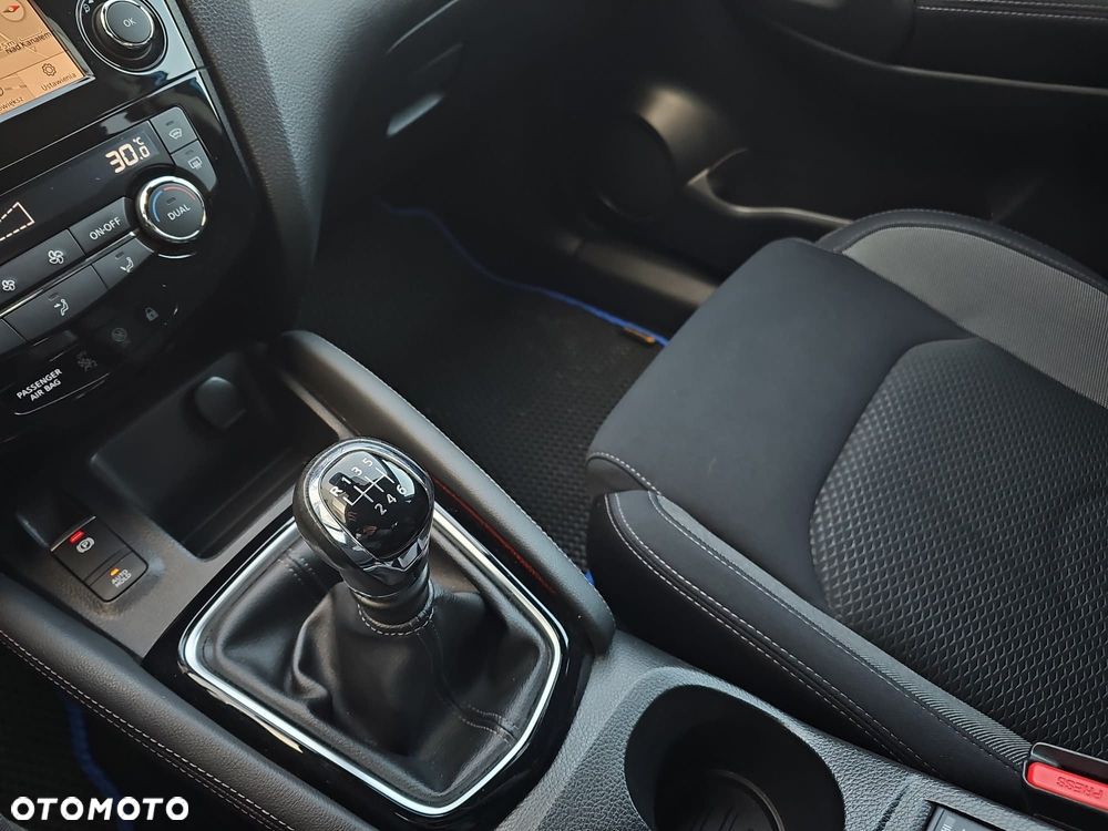 Nissan Qashqai 1.3 DIG-T N-Connecta EU6d - 24