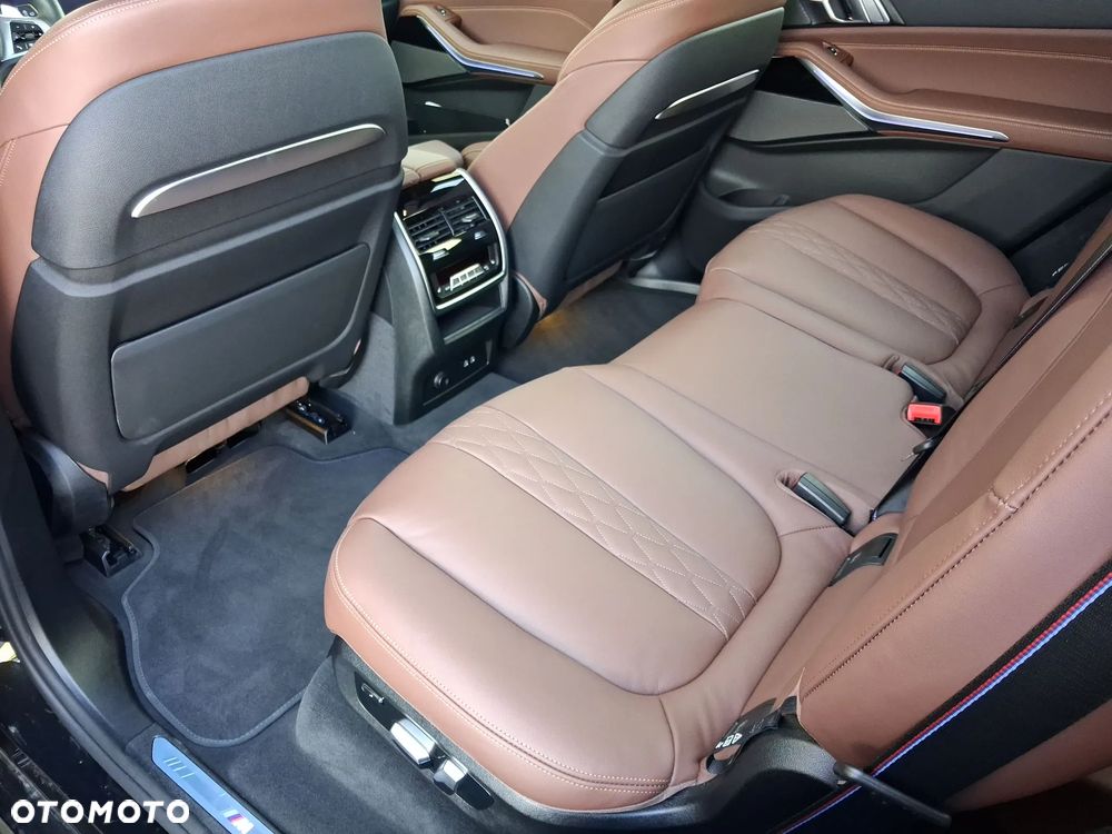 BMW X7 xDrive40d mHEV Individual Edition sport - 17