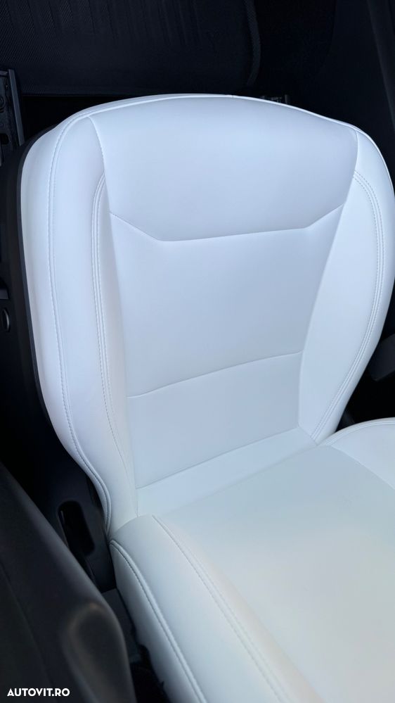 Tesla Model Y - 15