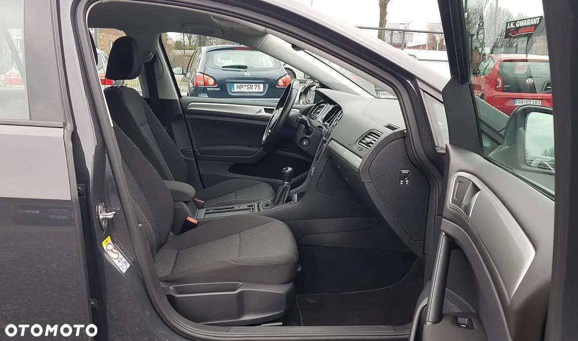 Volkswagen Golf - 32