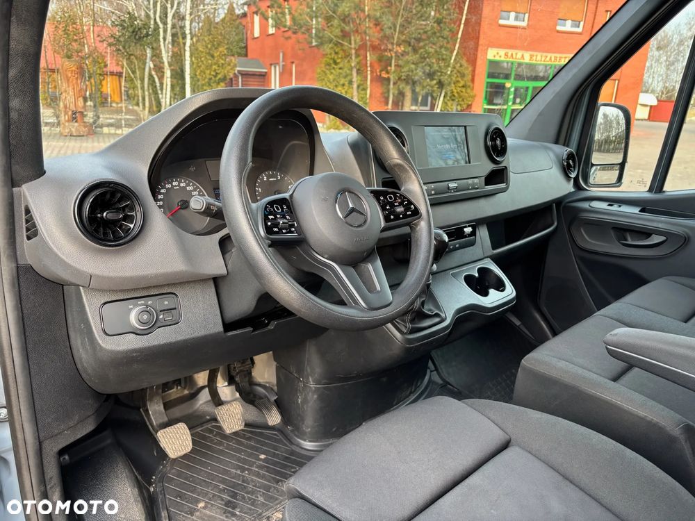 Mercedes-Benz Sprinter - 22