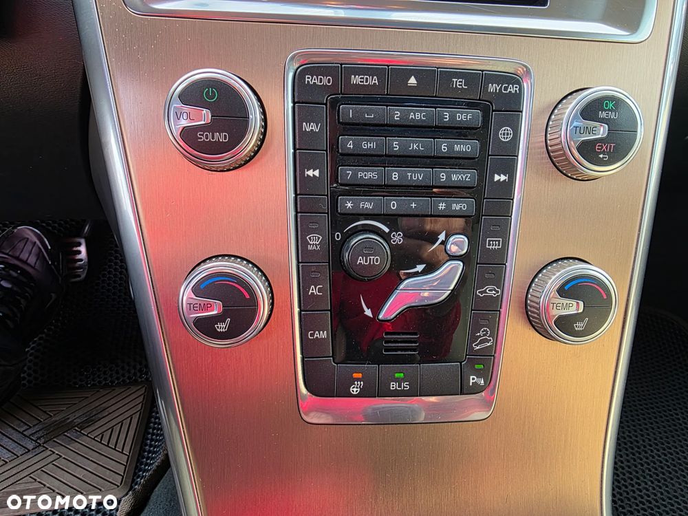 Volvo XC 60 D5 AWD Summum - 19