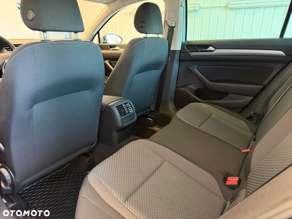 Volkswagen Passat 2.0 TDI EVO Elegance - 23