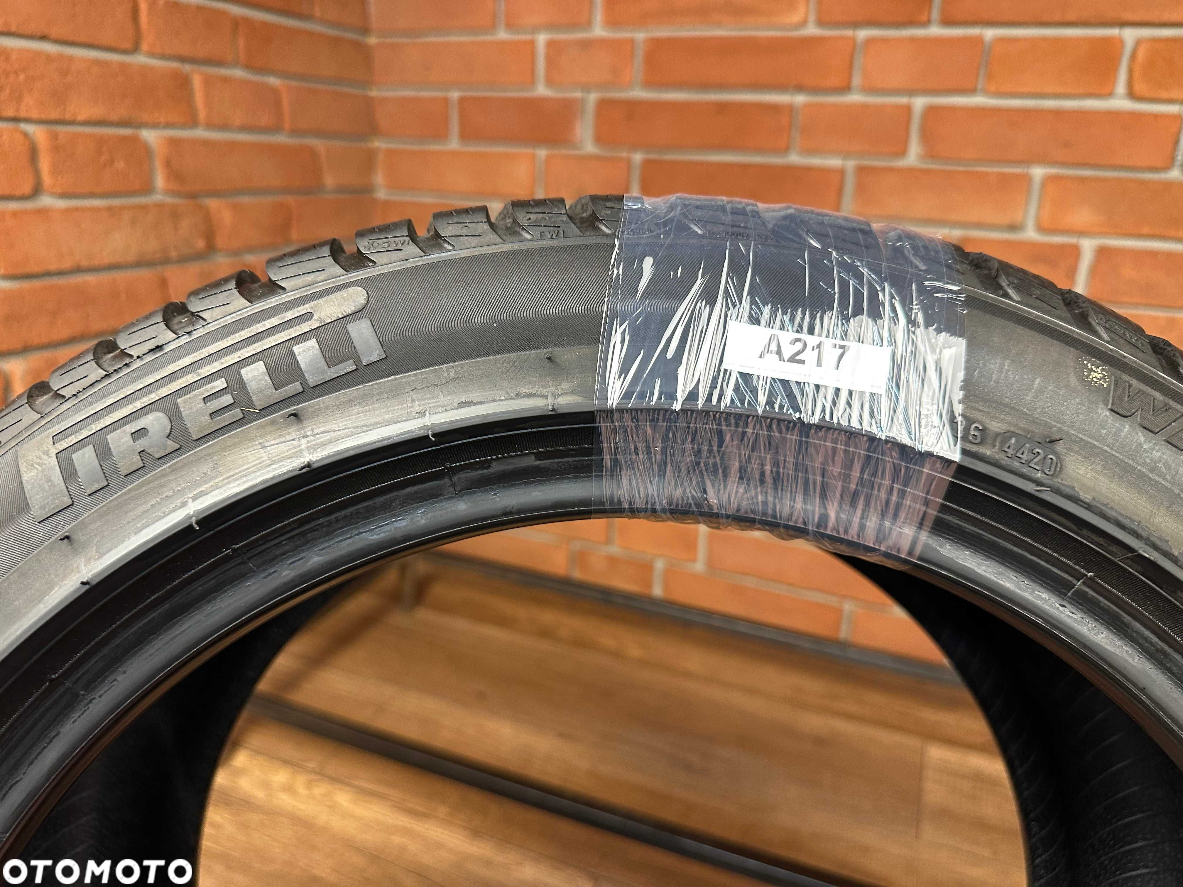 1x 275/40R18 Pirelli SottoZero 3 103V ROK 2020 7,5mm - 4
