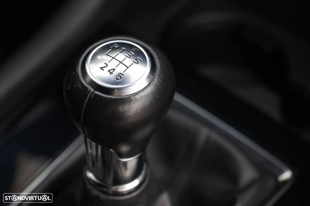 Mazda 3 Hatchback 2.0 Sky-X Excellence - 24