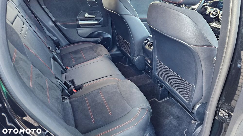 Mercedes-Benz GLA 250 4-Matic AMG Line - 32