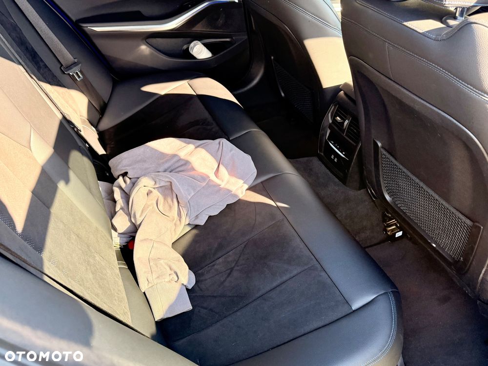 BMW Seria 3 320d xDrive MHEV M Sport sport - 4