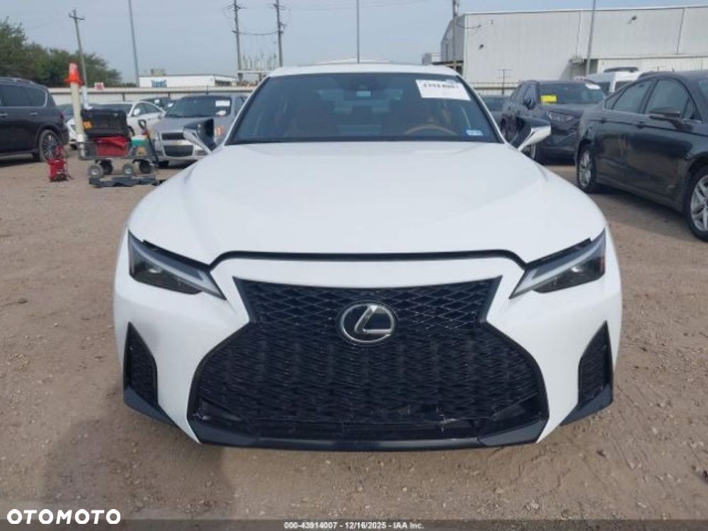 Lexus IS - 7