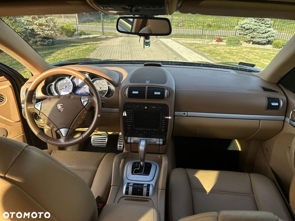 Porsche Cayenne - 2