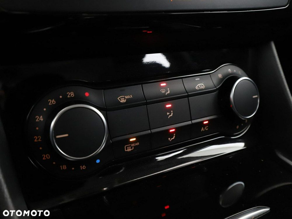 Infiniti Q30 - 27