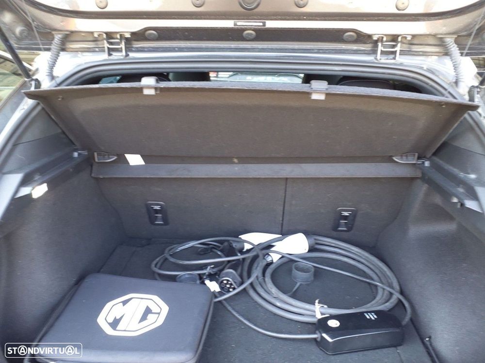 MG MG4 64 kWh Luxury - 11