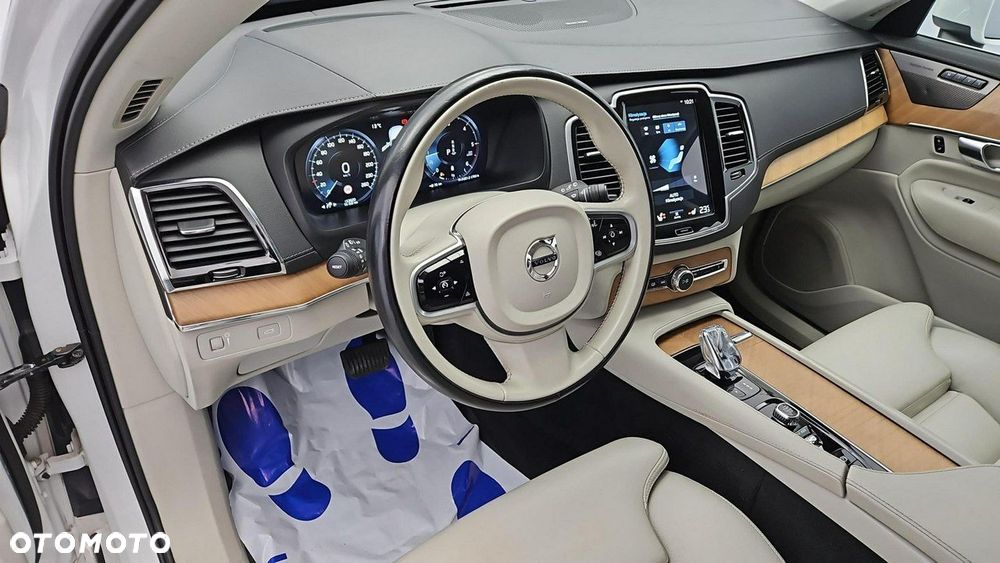 Volvo XC 90 - 9