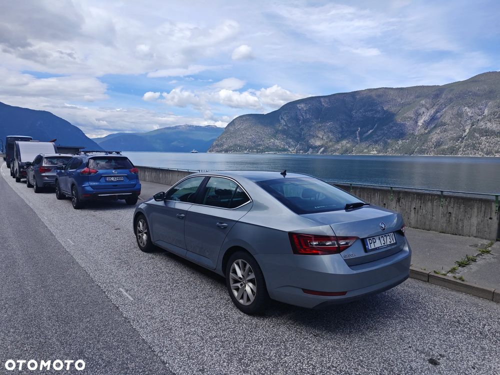 Skoda Superb 2.0 TDI Ambition DSG - 10