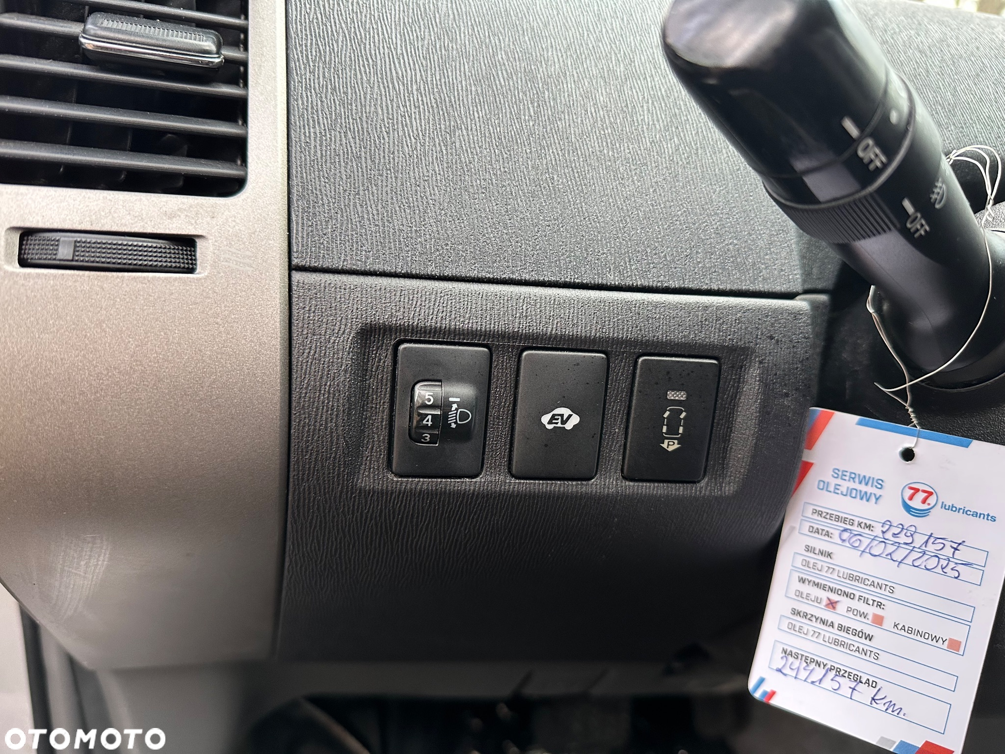 Toyota Prius (Hybrid) - 19