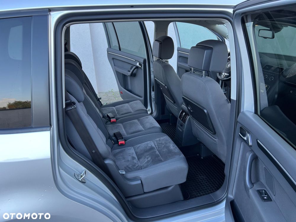 Volkswagen Touran 2.0 TDI DPF Highline DSG - 23