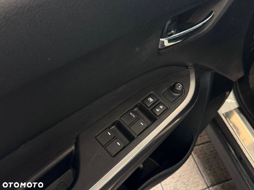 Suzuki Vitara 1.0 Boosterjet Premium 2WD - 26
