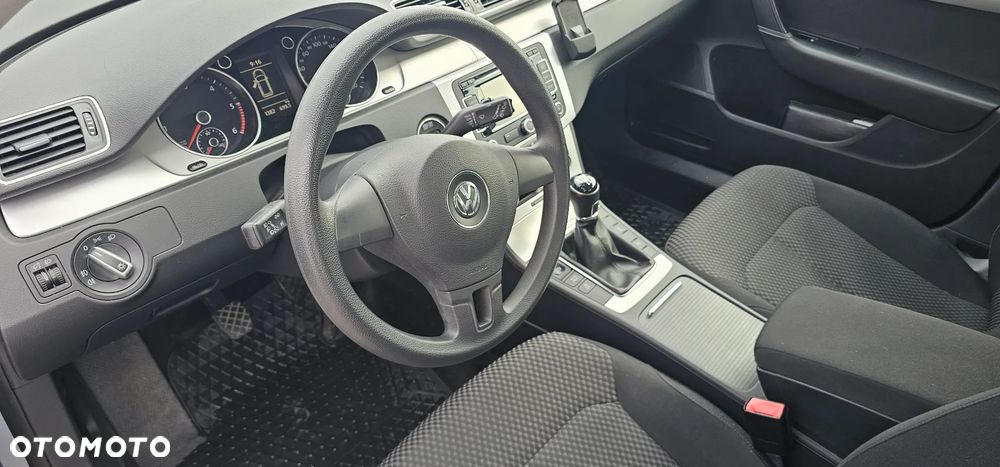Volkswagen Passat - 10