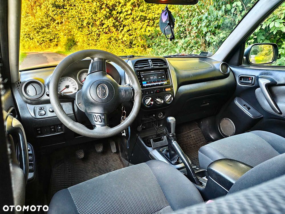 Toyota RAV4 - 4