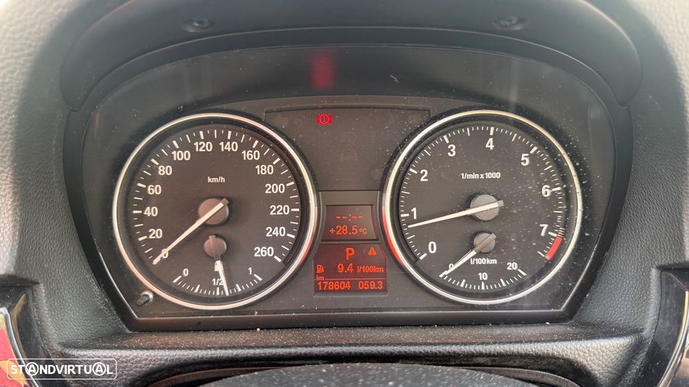 BMW 320 i Coupe Auto - 14