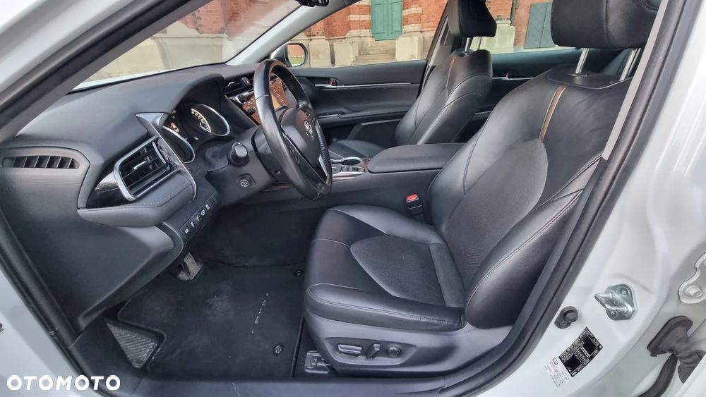 Toyota Camry 2.5 Hybrid Executive CVT - 12
