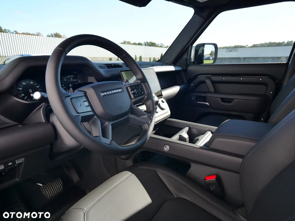 Land Rover Defender - 29