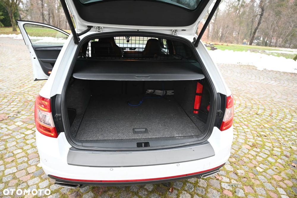 Skoda Octavia 2.0 TDI DSG RS - 8