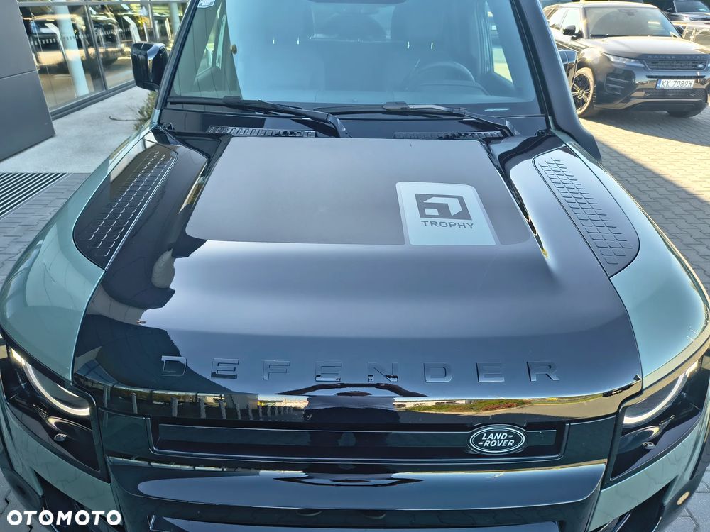 Land Rover Defender - 8