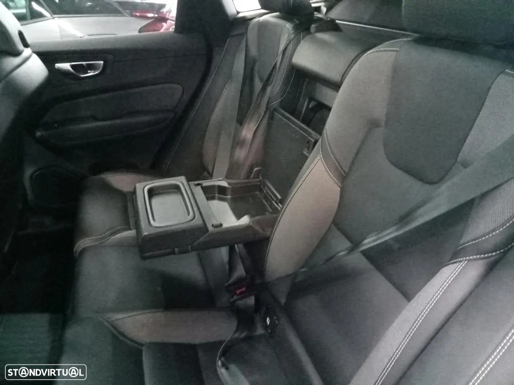 Volvo XC 60 2.0 T6 PHEV R-Design AWD - 12