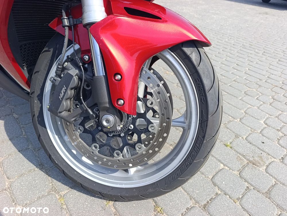 Honda VFR - 4