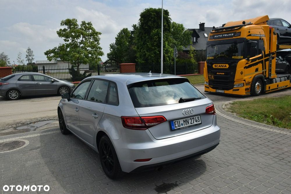 Audi A3 Sportback 1.0 TFSI design - 17