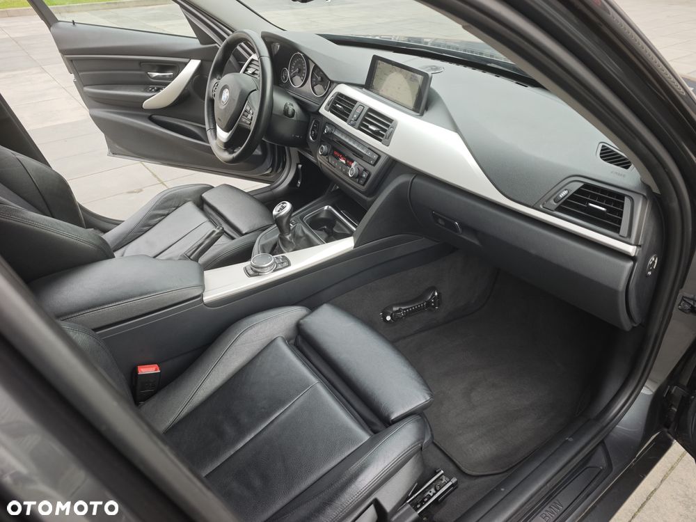 BMW Seria 3 320d Blue Performance Sport Line - 24