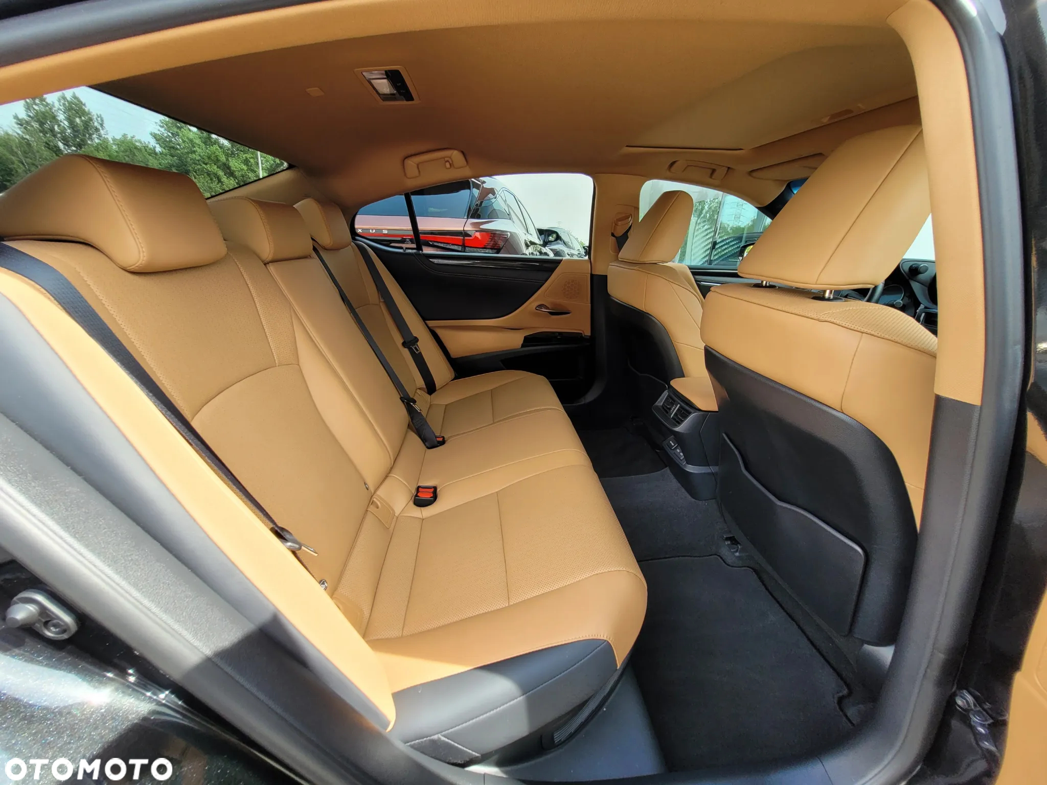 Lexus ES 300h Business Edition - 16