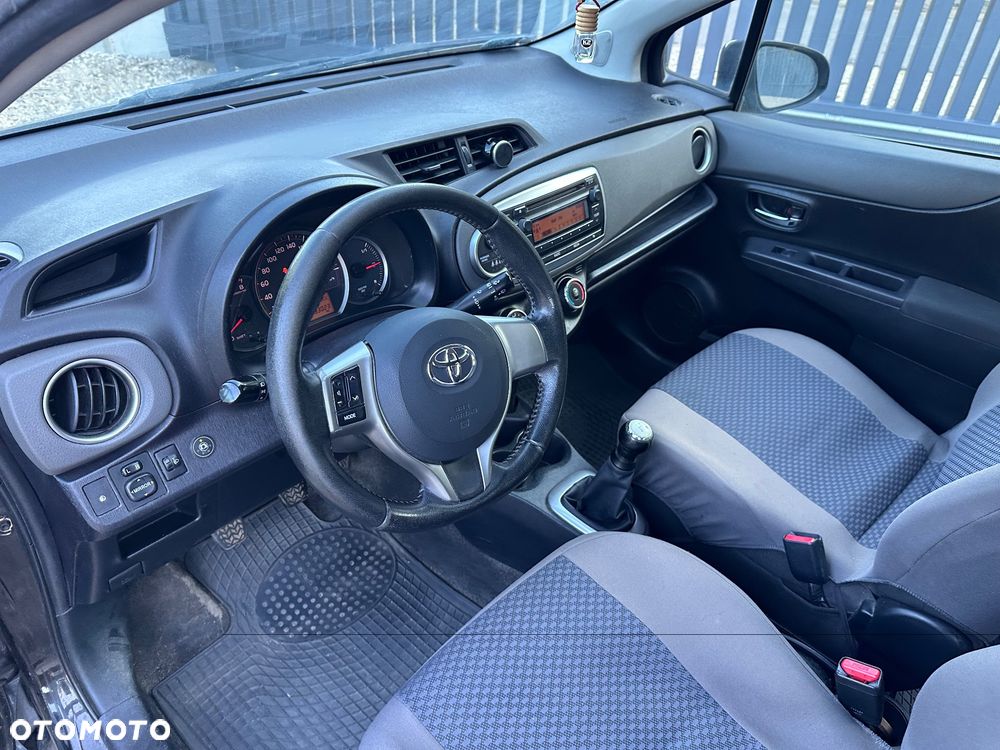 Toyota Yaris 1.0 Terra - 11
