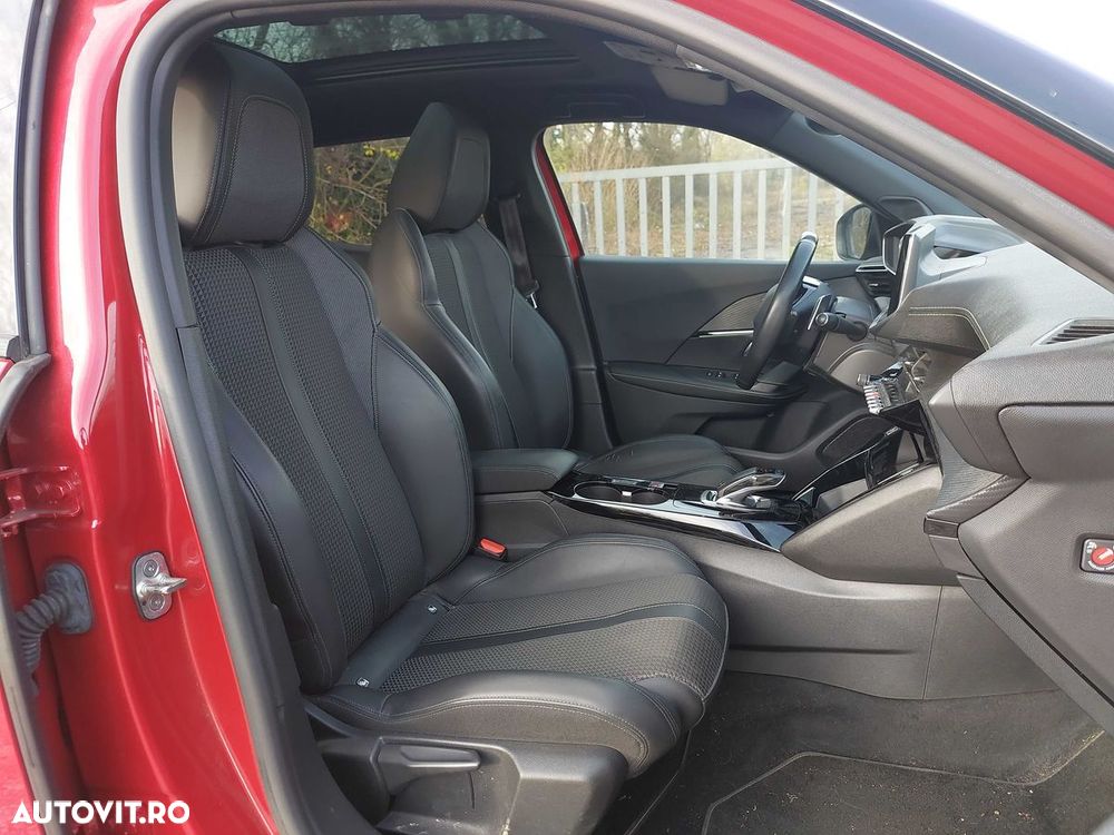 Peugeot 2008 PureTech 130 EAT8 GT - 6