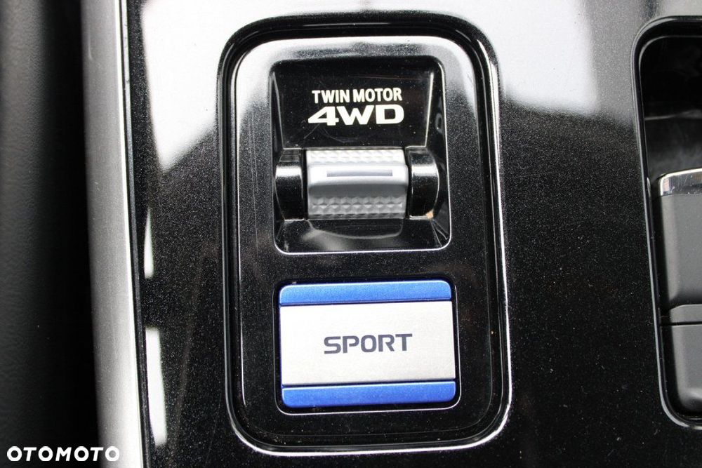 Mitsubishi Outlander - 38