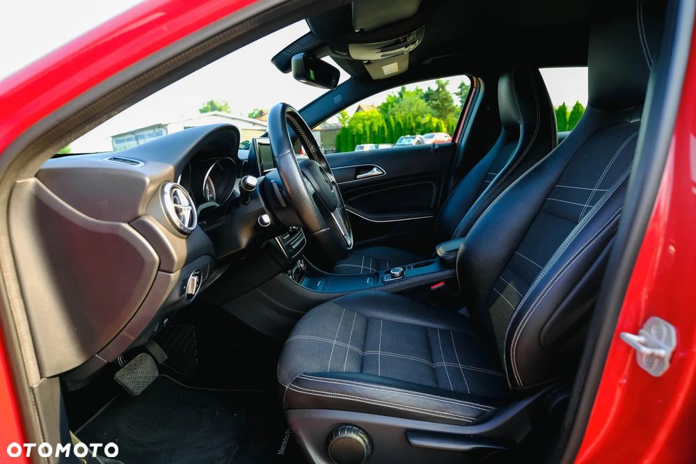 Mercedes-Benz GLA 200 7G-DCT Urban - 29