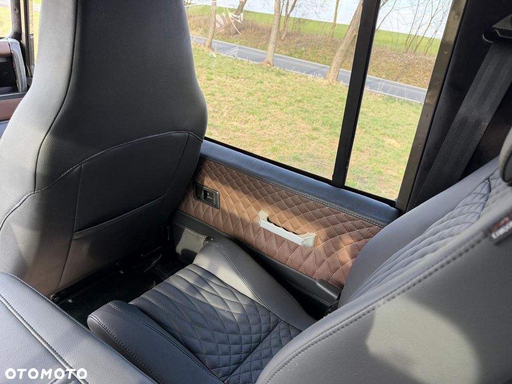 Land Rover Defender - 15