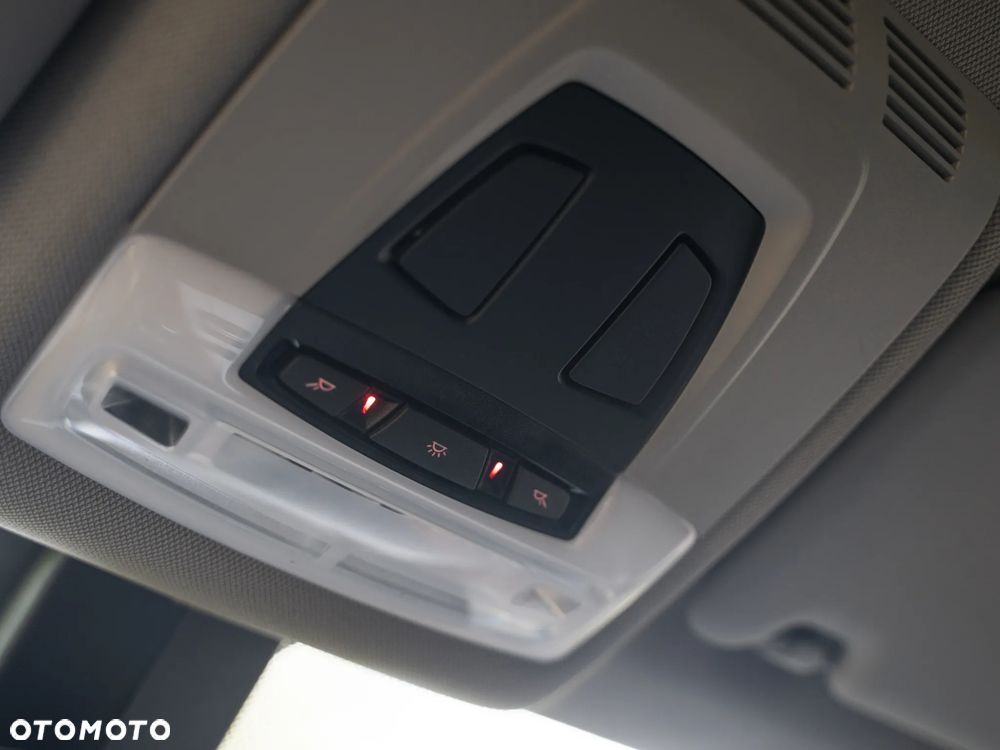 BMW Seria 3 318d - 15