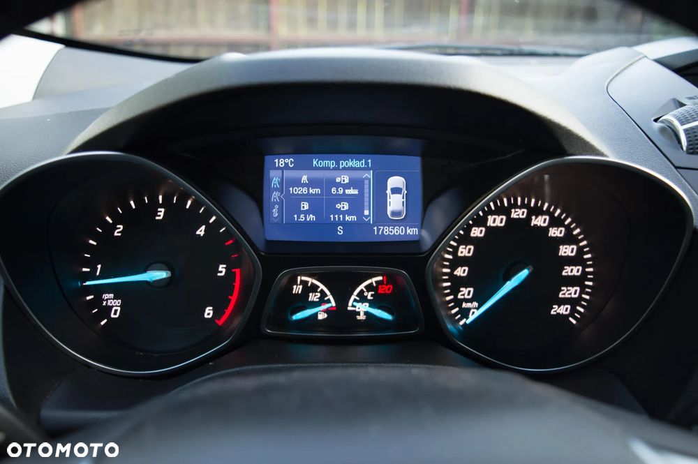 Ford Kuga 2.0 TDCi 2x4 Titanium - 22