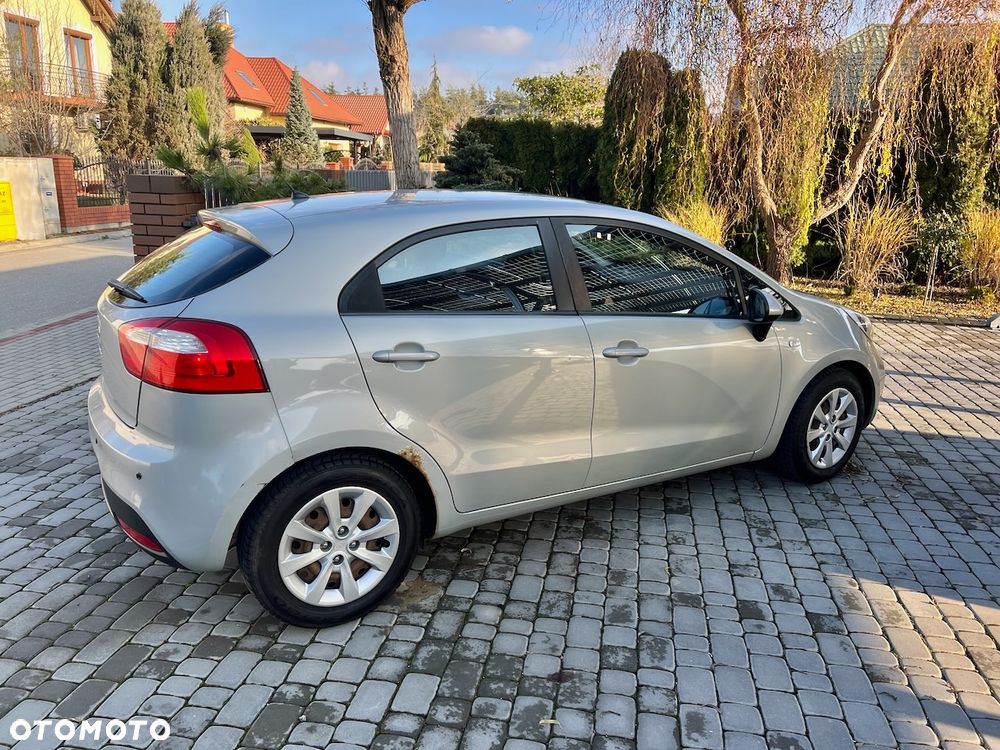Kia Rio 1.4 L - 16