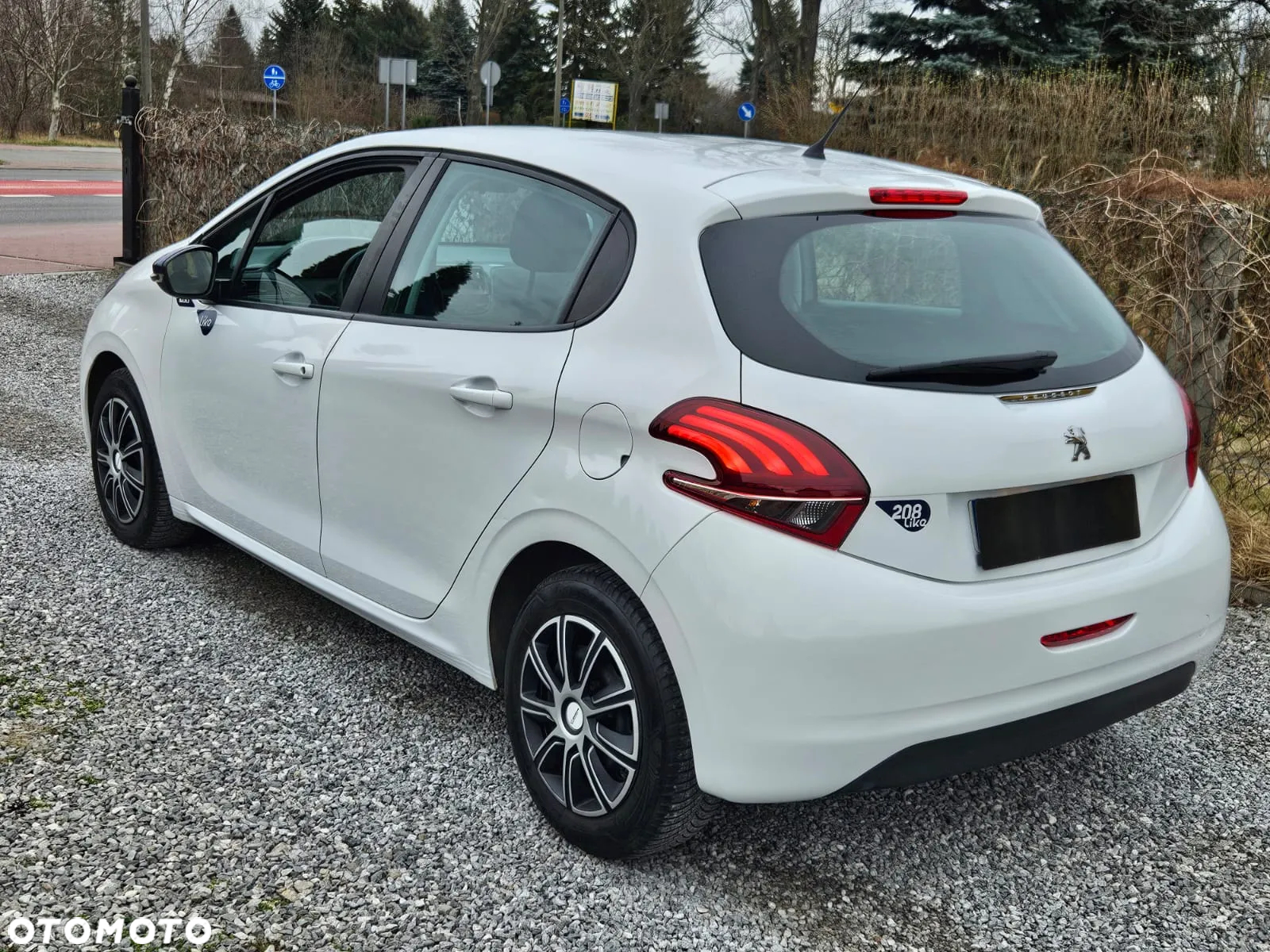 Peugeot 208 - 10