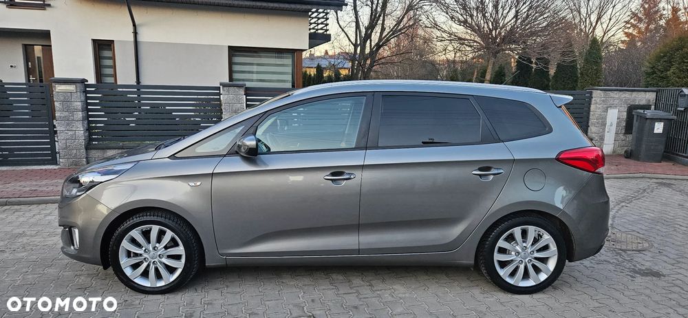 Kia Carens - 5