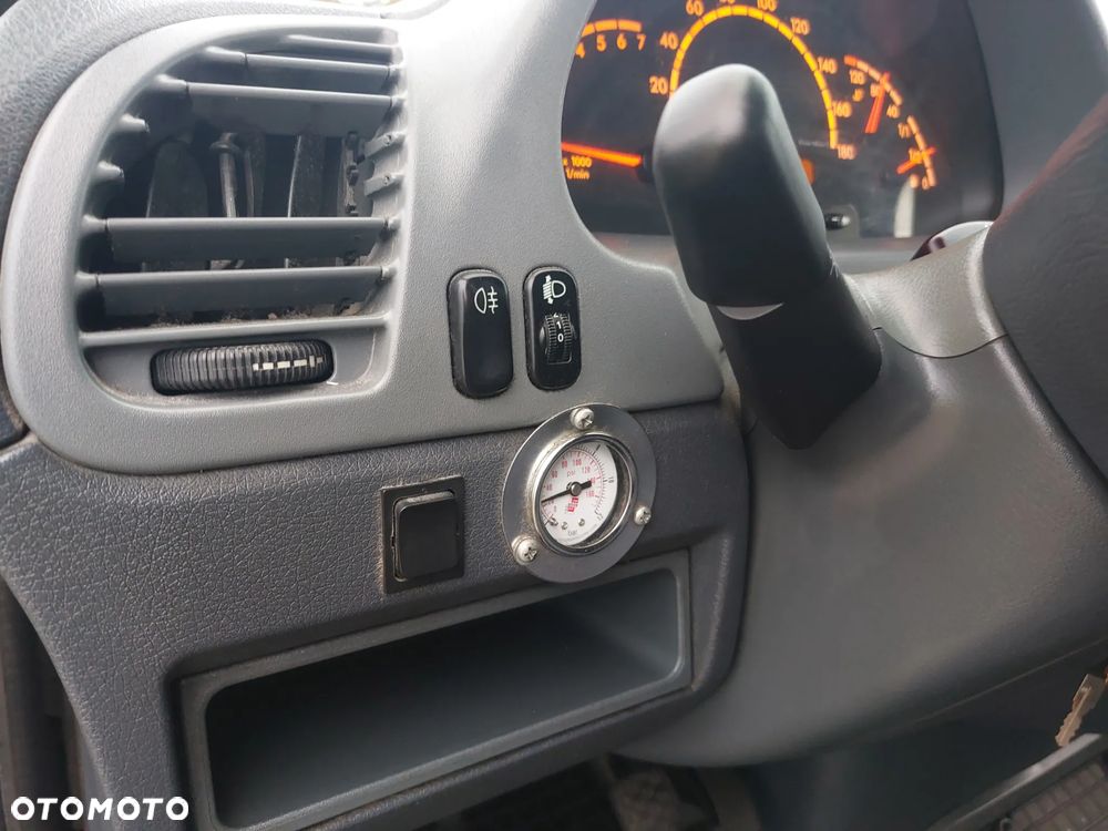 Mercedes-Benz Sprinter - 14