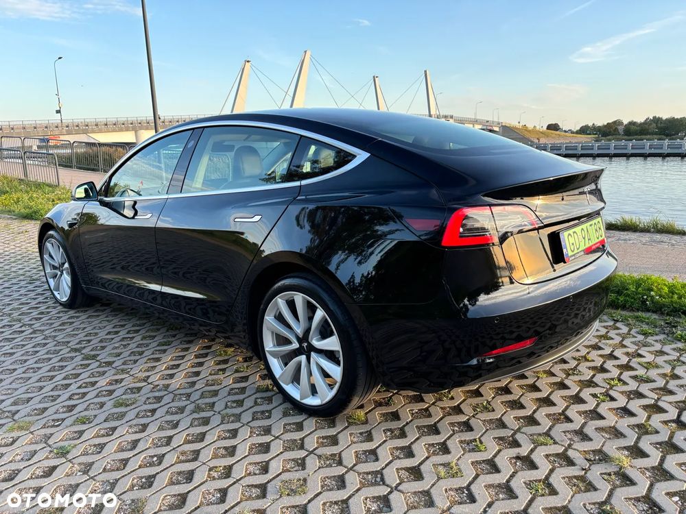 Tesla Model 3 Standard Reichweite Plus Hinterradantrieb - 4