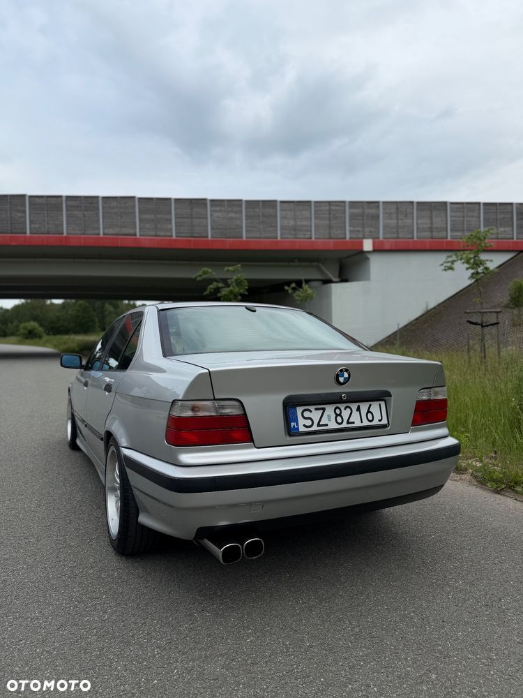 BMW Seria 3 320i - 31