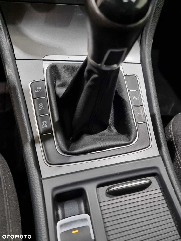 Volkswagen Golf - 24